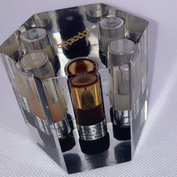 Vintage Apache Lucite crude oil samples paperweight RARE - Picture 6 of 13